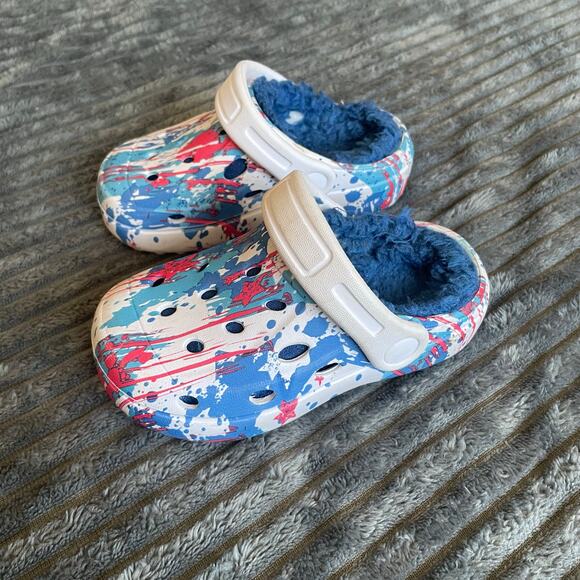Berkley Jensen Faux Fur Lined Clogs Baby Size 7 White Blue Star Splatter - Picture 4 of 7
